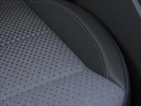 New 2025 Chevrolet Trax LT w/ Sunroof Package image 21