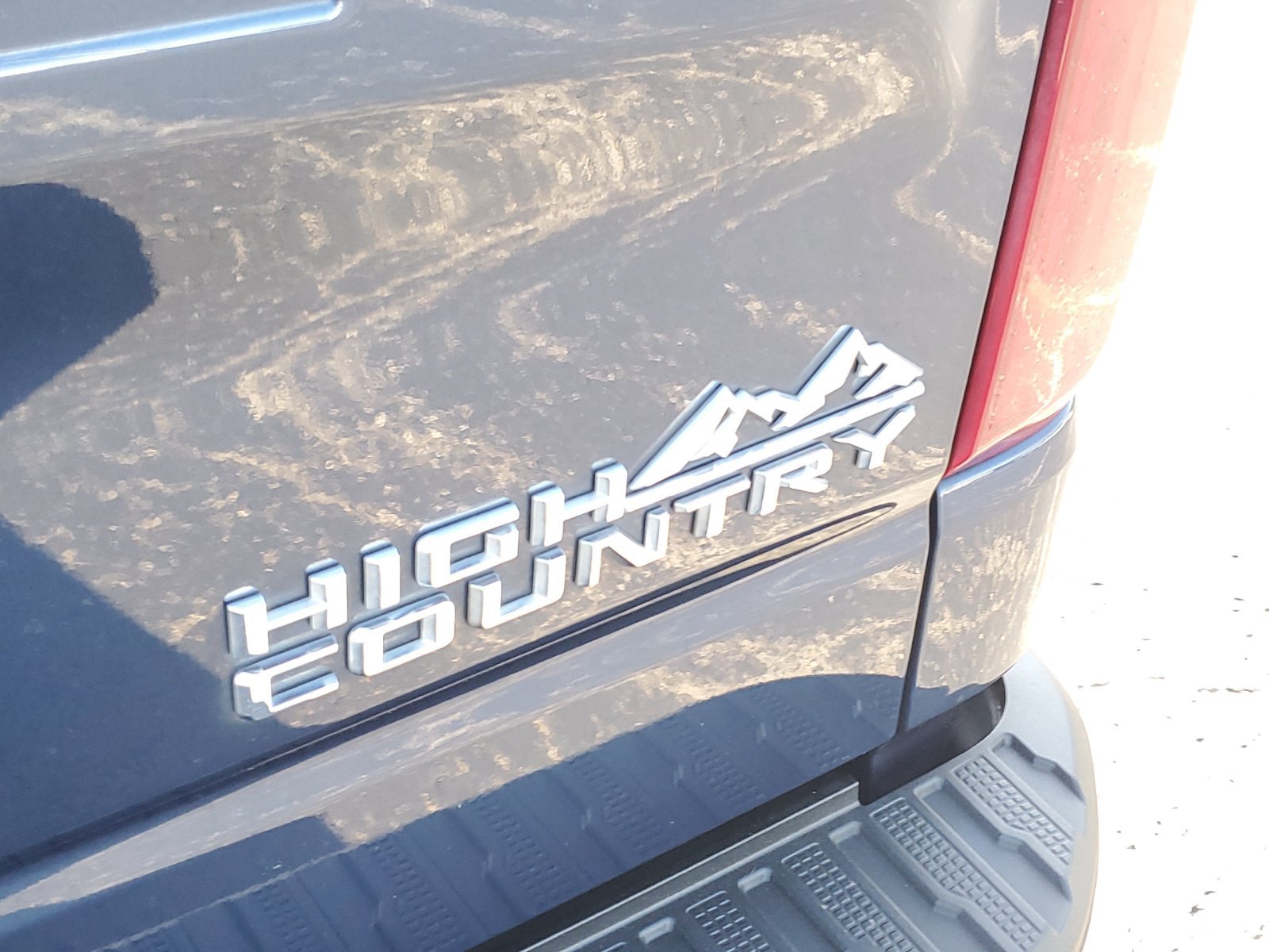 Used 2022 Chevrolet Silverado 1500 High Country w/ Technology Package AWD/4WD image 8