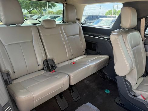 Used 2021 Ford Expedition XLT image 9