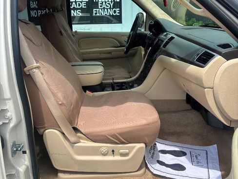 Used 2007 Cadillac Escalade AWD w/ Information Package image 37