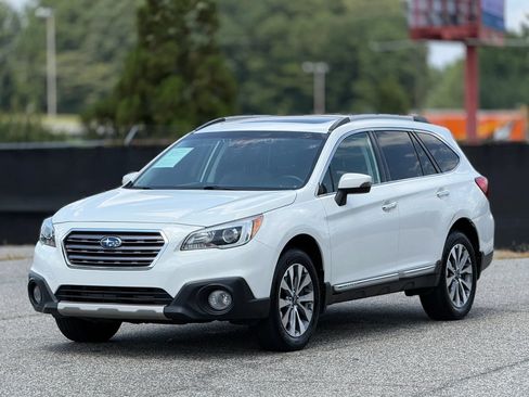Used 2017 Subaru Outback 3.6R Touring AWD/4WD image 6
