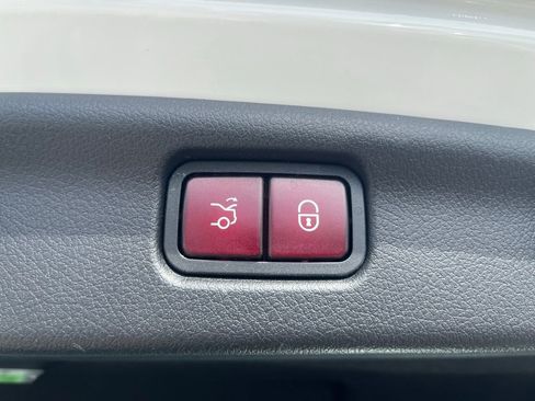 Used 2023 Mercedes-Benz C 300 Sedan image 23