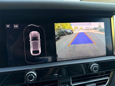 Used 2023 Porsche Macan image 18