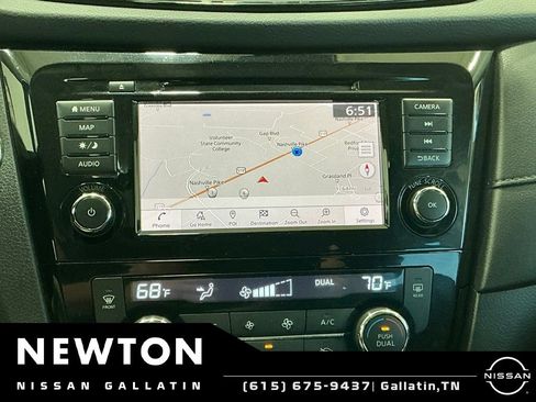 Used 2019 Nissan Rogue SV w/ Sun & Sound Touring Package FWD image 9