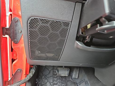 Used 2013 Jeep Wrangler Unlimited Sahara AWD/4WD image 23