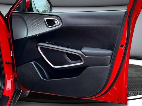 Used 2025 Kia Soul LX image 26