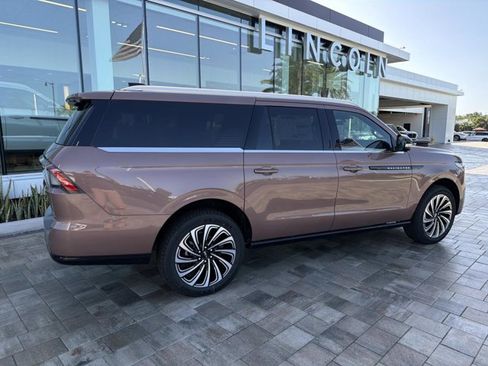 New 2026 Lincoln Navigator L Black Label AWD/4WD image 2