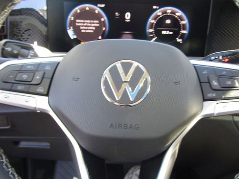 New 2025 Volkswagen Tiguan SE AWD/4WD image 29
