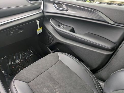 New 2025 Jeep Grand Cherokee Altitude RWD image 15