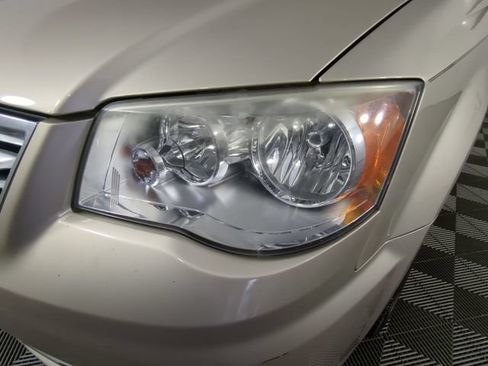 Used 2013 Chrysler Town & Country Touring FWD image 44