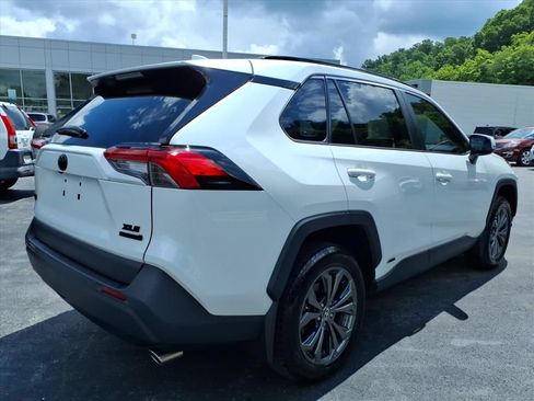 Used 2023 Toyota RAV4 XLE Premium AWD/4WD image 4