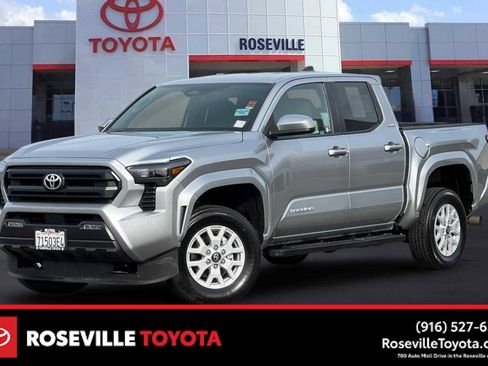 Used 2025 Toyota Tacoma SR5 image 1