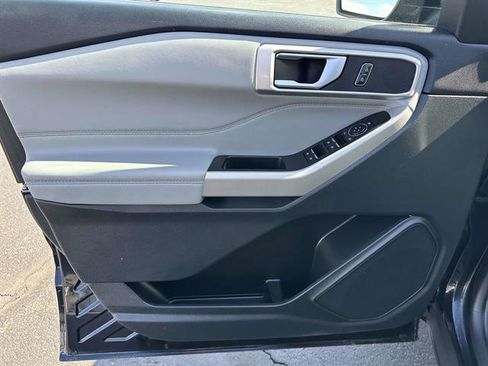 Used 2023 Ford Explorer XLT w/ Equipment Group 202A image 9