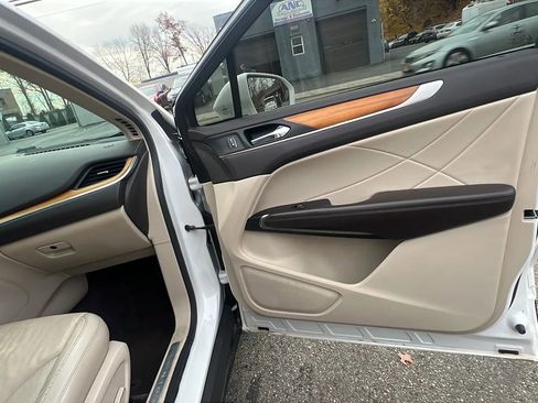 Used 2017 Lincoln MKC Select w/ Select Plus Package image 30