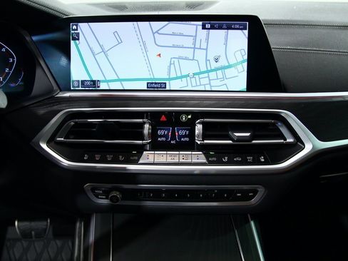 Used 2022 BMW X7 M50i w/ Executive Package image 21