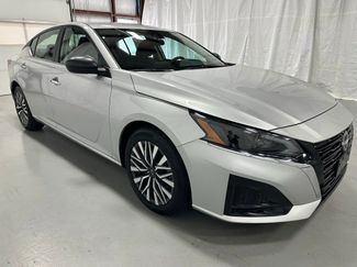 Used 2024 Nissan Altima 2.5 SV image 1