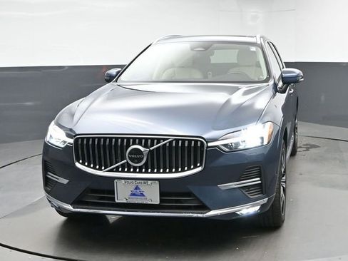 Used 2023 Volvo XC60 B5 Plus w/ Climate Package AWD/4WD image 3