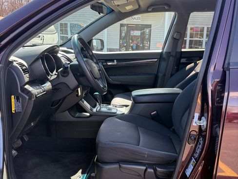 Used 2011 Kia Sorento LX image 9
