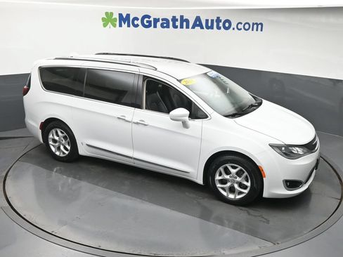 Used 2018 Chrysler Pacifica Touring-L Plus w/ Tire & Wheel Group FWD image 3