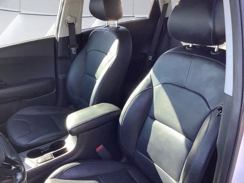 Used 2018 Kia Niro Touring image 8