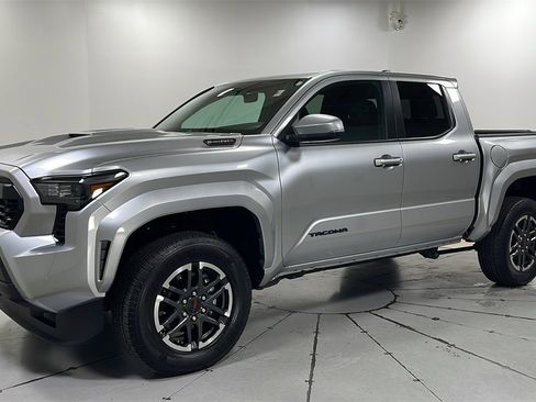 Used 2025 Toyota Tacoma TRD Sport image 1
