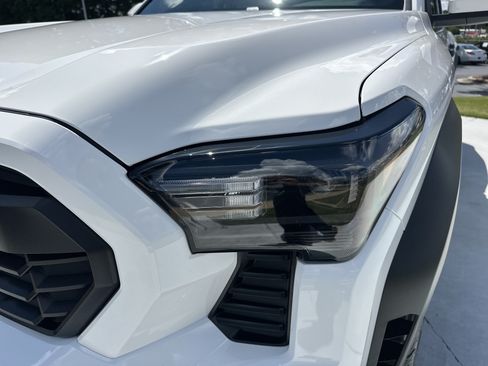 Certified 2025 Toyota Tacoma TRD Off-Road AWD/4WD image 6