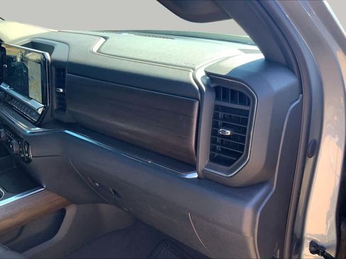Used 2023 Chevrolet Silverado 1500 High Country w/ Z71 Off-Road Package AWD/4WD image 19
