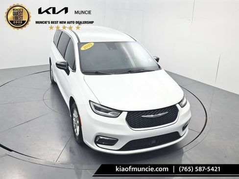 Used 2025 Chrysler Pacifica Select FWD image 42