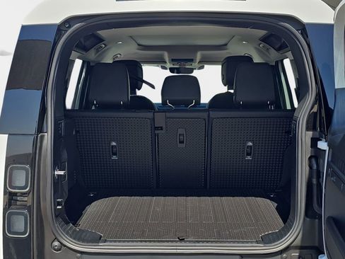 New 2026 Land Rover Defender 110 X-Dynamic SE image 12