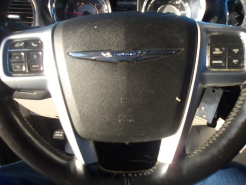 Used 2012 Chrysler Town & Country Touring-L w/ Trailer Tow Group image 18