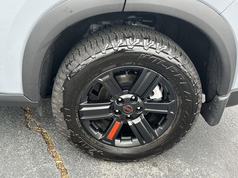 Used 2025 Nissan Rogue SV image 21