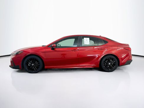 Used 2025 Toyota Camry SE FWD image 4