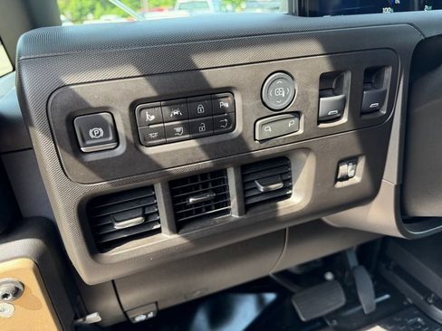 Used 2024 Chevrolet Brightdrop 600 w/ Commercial Equipment Package AWD/4WD image 11