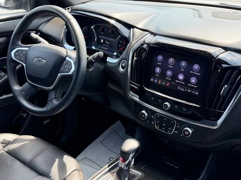 Used 2023 Chevrolet Traverse RS FWD image 11