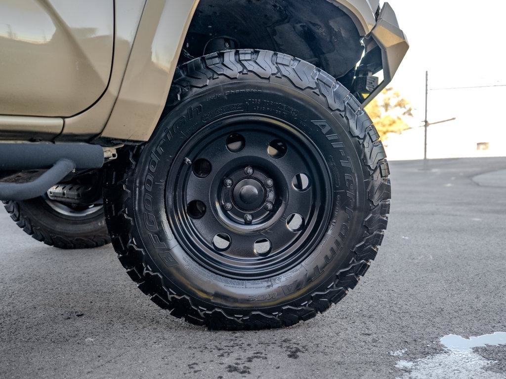 Used 2019 Toyota Tacoma SR5 AWD/4WD image 9
