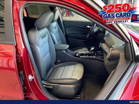 Used 2025 Chevrolet Trax LT w/ Driver Confidence Package FWD image 7