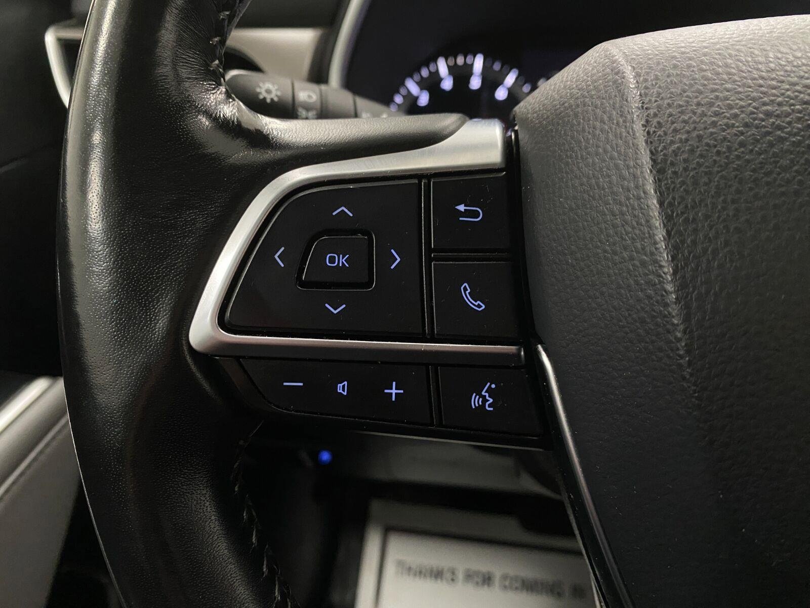 Used 2021 Toyota Highlander XLE AWD/4WD image 16