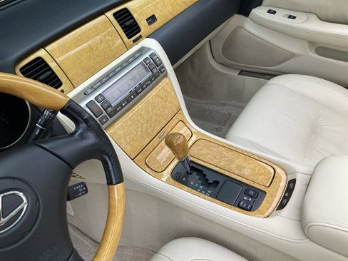 Used 2005 Lexus SC 430 Convertible image 23