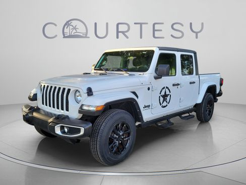 Used 2021 Jeep Gladiator Sport AWD/4WD image 1