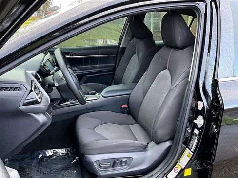 Used 2019 Toyota Camry LE image 9