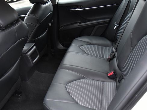 Used 2024 Toyota Camry SE image 33