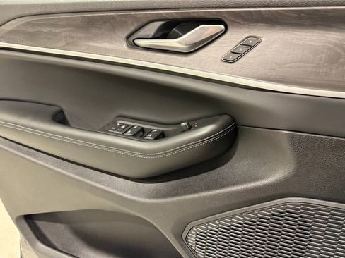 New 2025 Jeep Grand Cherokee Limited w/ Black Appearance Package image 26