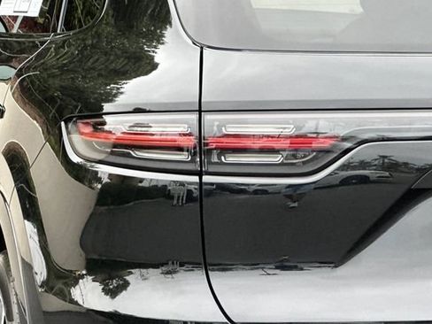 Used 2023 Porsche Cayenne AWD/4WD image 26
