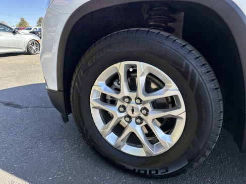 Used 2021 Chevrolet Traverse LS image 17