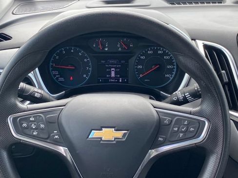 Used 2022 Chevrolet Equinox LS w/ Driver Confidence II Package AWD/4WD image 8