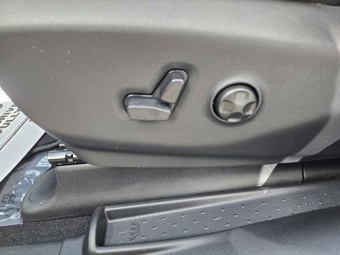 New 2026 Chrysler Pacifica Select image 16