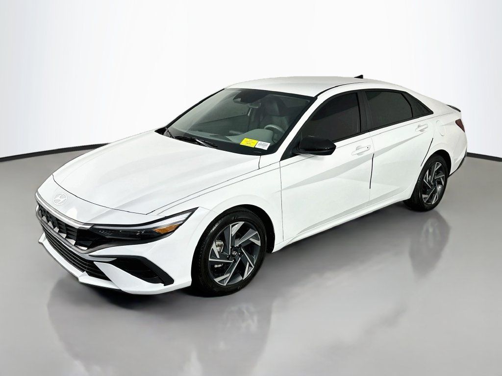 Used 2025 Hyundai Elantra Sport FWD image 3