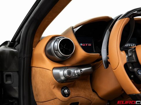 Used 2022 Ferrari 812 GTS image 30