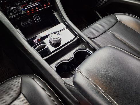 Used 2024 Jeep Grand Cherokee L Limited w/ Luxury Tech Group II image 17