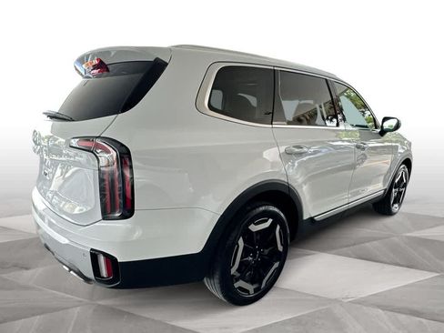 Used 2023 Kia Telluride EX w/ EX Captain's Chair Package FWD image 7